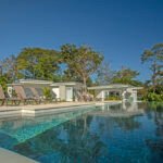 Up to 7 guests Robinson Crusoe Villa (Beachfront)