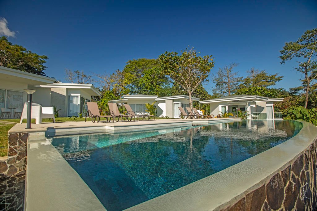 Adeluna Luxury Villas - Image 2